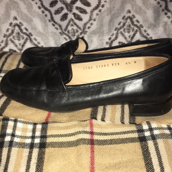 Ferragamo ladies leather shoes 6 and half - Picture 4 of 10